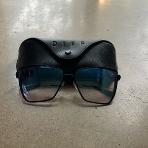 DIFF Becky sunglasses with protective case
